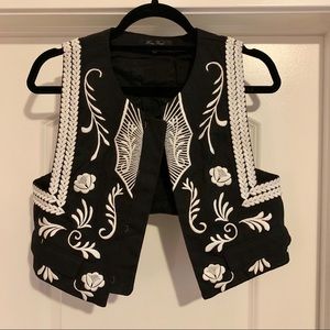 Cropped sleeveless vest